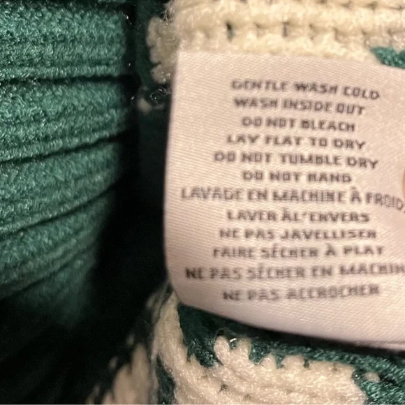 ✨Host Pick✨ Brunette The Label Fair Isle Forest Green Sweater Size M/L - Picture 7 of 10